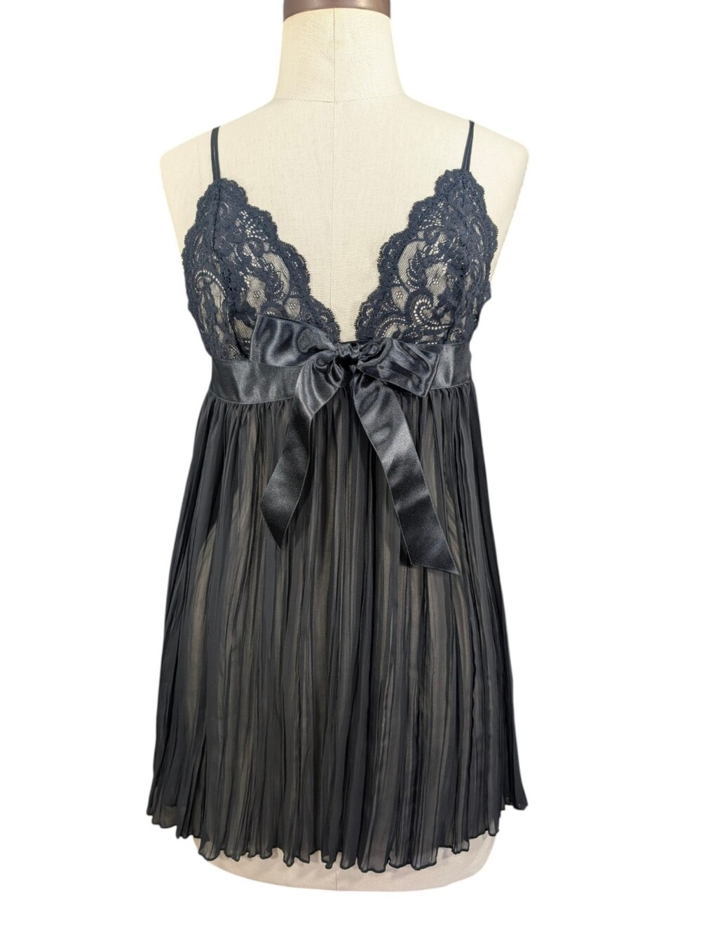 Victoria's Secret Black Pleated Lace Babydoll Nightie. Medium